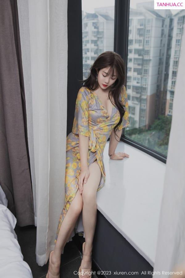   [XiuRen]高清写真图 2023.06.20 No.6949 严利娅Yuliya 长裙美腿第33张图片